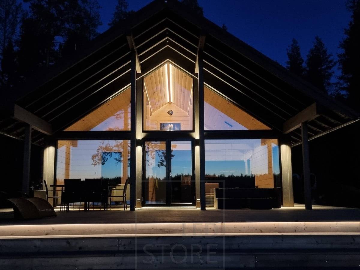 Luminaires d'extérieur Viisto et Viisto2. La lumière s'ouvre doucement à partir du luminaire et a une température de couleur chaude de 3000K. Ledstore.fi
